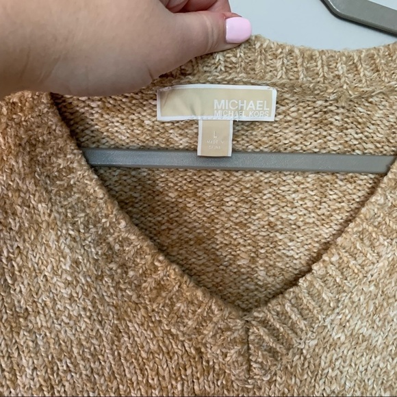 Women’s Michael Kors tan v-neck pullover sweater size large L - Picture 4 of 5